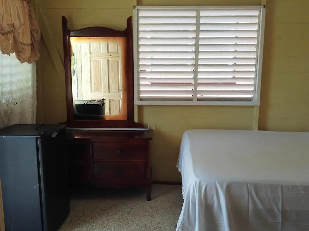 ** Hotel Roots Bamboo Beach Resort Negril Jamaika